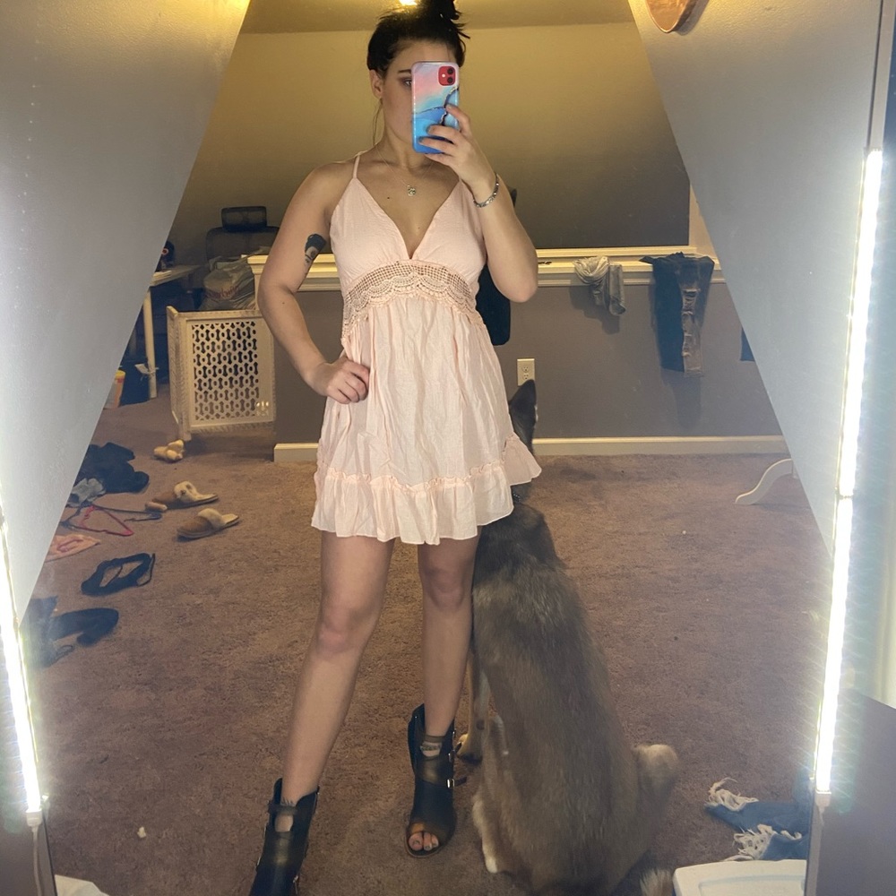 Pink light cotton dress with open back